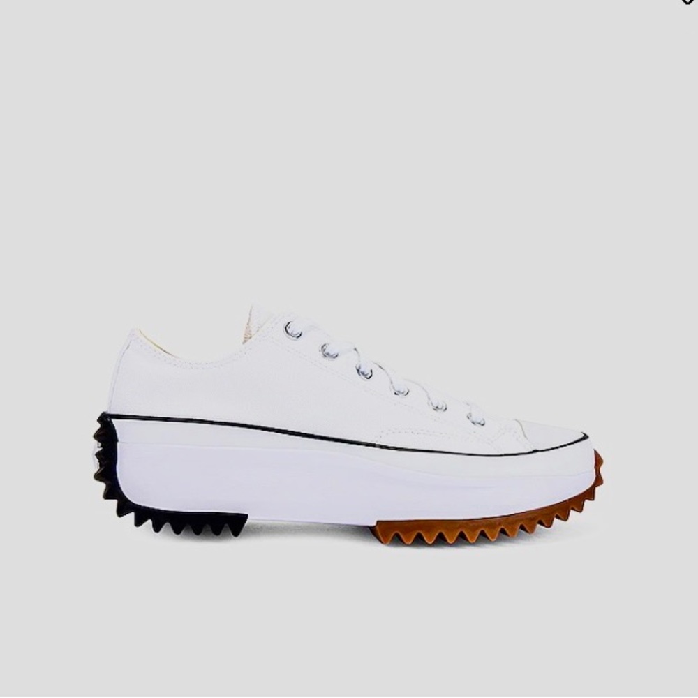 Converse Run Star Hike Low Top. New. Never worn. 8 1/2